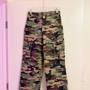NWOT Foot Locker Cozi Camo Cargo Pants